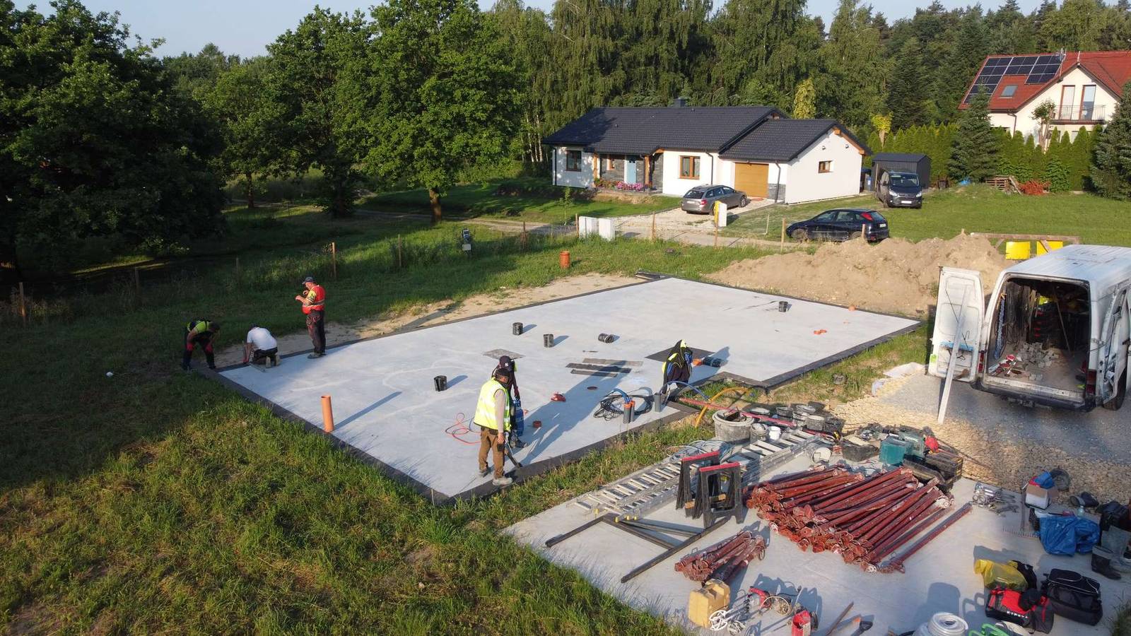 Realizacja klienta — płyta i gotowy dom